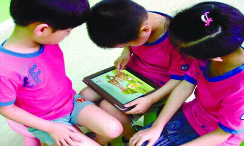 智能手机、ipads成儿童视力杀手 建议贴上香蕉视频色版